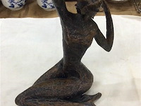 Sculptuur vrouw ( kunststof?) h:25 - afbeelding 1 van  2