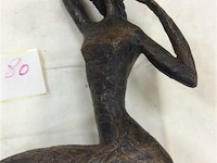 Sculptuur vrouw ( kunststof?) h:25 - afbeelding 2 van  2