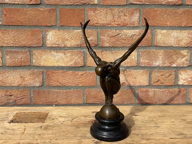 Sculptuur - afbeelding 1 van  2