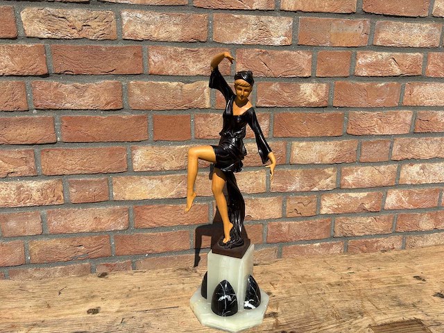 Sculptuur - afbeelding 1 van  3