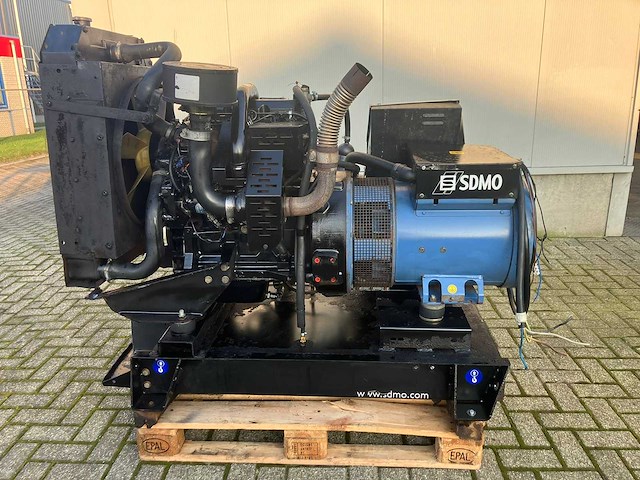 Sdmo / john deere - jm40k met overnamekast - stroomgenerator - afbeelding 1 van  21