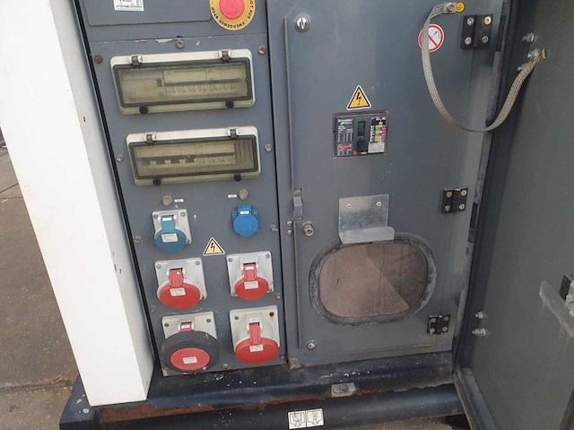 Sdmo r110 stroomgenerator - afbeelding 15 van  16