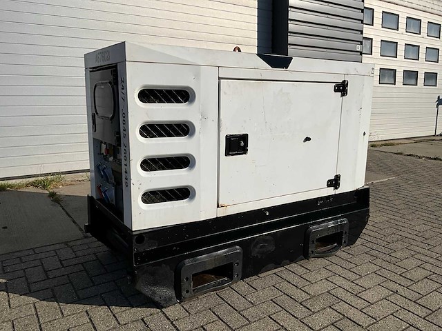 Sdmo r22c3 stroomgenerator - afbeelding 1 van  9