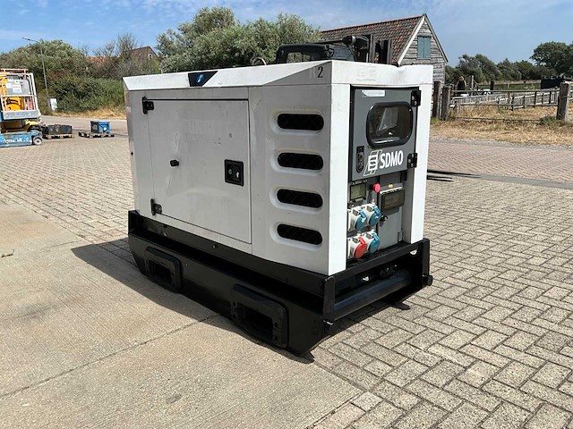 Sdmo r22c3 stroomgenerator - afbeelding 2 van  8
