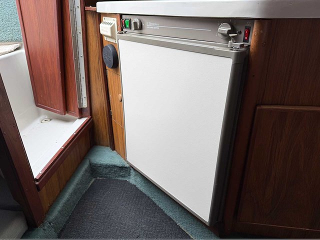 Sea ray seville kajuitboot - afbeelding 18 van  36