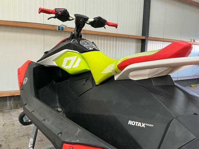 Seadoo spark trix waterscooter incl. trailer - afbeelding 6 van  26