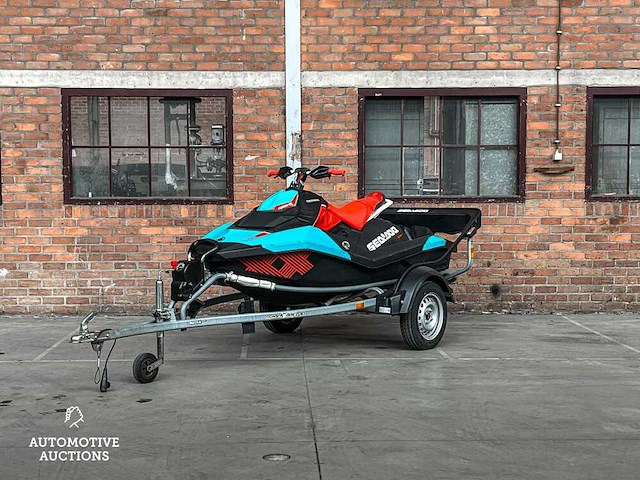 Seadoo spark trixx 90pk 899cc 2018 - afbeelding 14 van  17