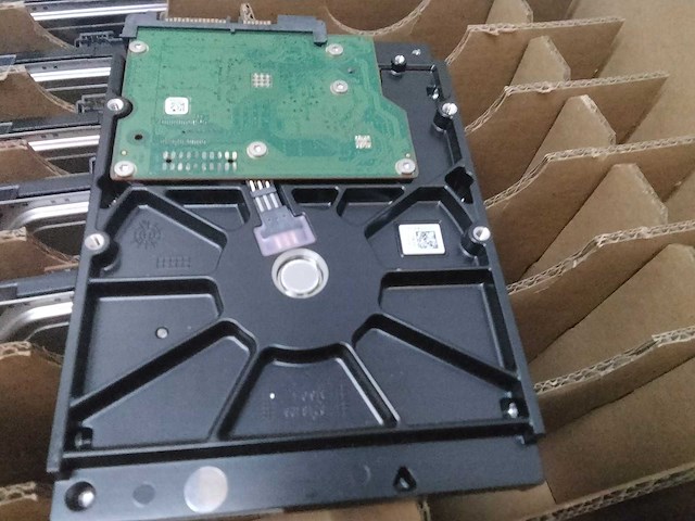 Seagate - doos met 8 harde schijven - afbeelding 3 van  4