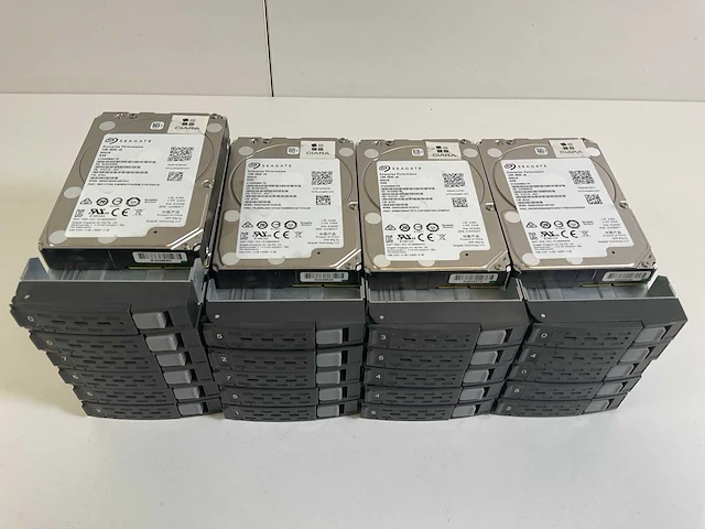Seagate 21x 900 gb 10k sas (st900mm0178) hdds (21x) - afbeelding 1 van  12