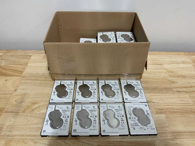 Seagate 2tb 2,5” sata hdd (60x) - afbeelding 1 van  3