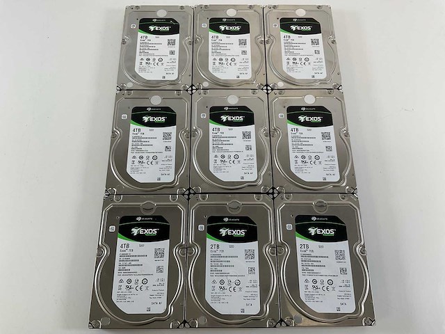 Seagate (st4000nm0115) 4 tb sata / (st2000nm0055) 2 tb sata hdds (9x) - afbeelding 1 van  8