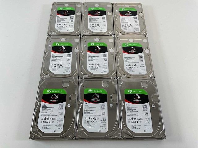 Seagate (st8000vn0022) 8 tb sata hdds (9x) - afbeelding 1 van  6