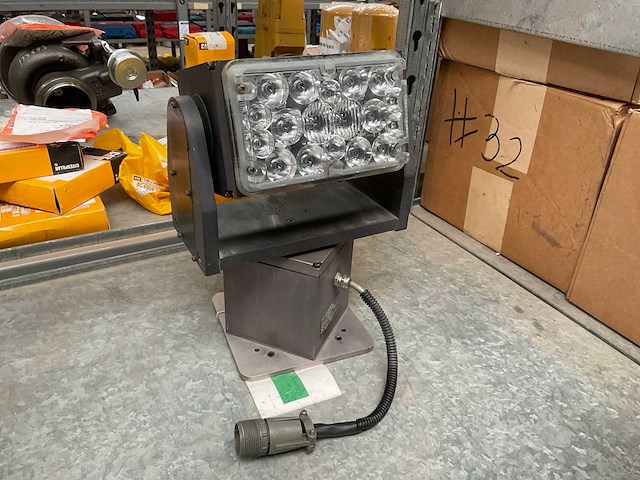Searchlight - afbeelding 1 van  3