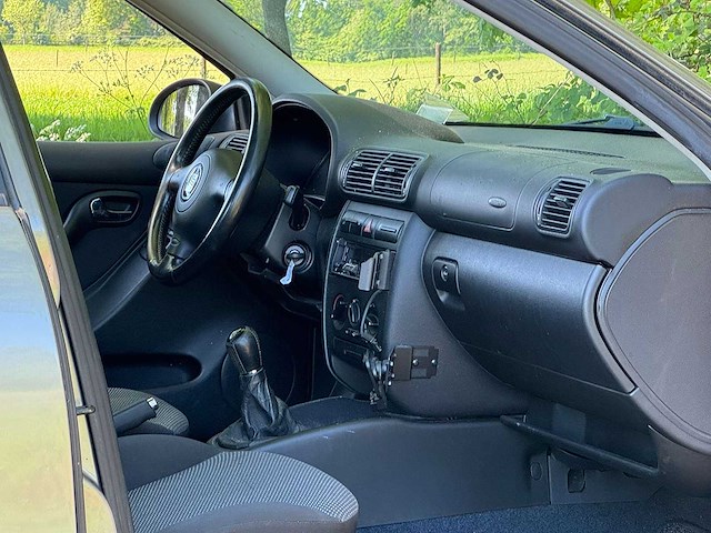 Seat - 2004 - leon - 1.6-16v stella - personenauto - afbeelding 5 van  18