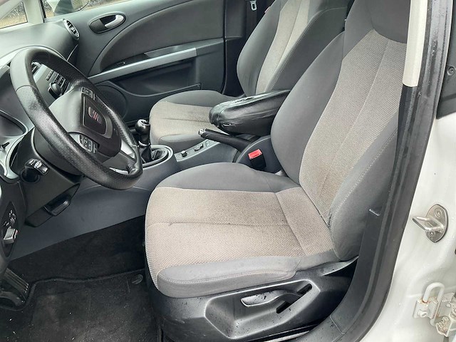 Seat - 2009 - leon - 1.8 tfsi style - personenauto (n-649-ns) - afbeelding 19 van  20