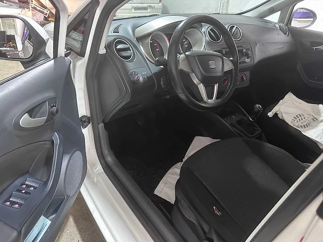 Seat - ibiza - 1.4 sport-up - 40-hzr-8- 2009 - afbeelding 16 van  18