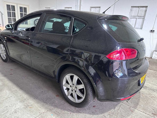 Seat - leon - 1.2 tsi good stuff - 45-lzz-4- 2010 - afbeelding 4 van  8