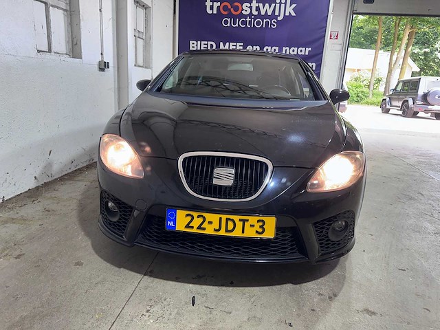 Seat - leon - 1.4 tsi dynamic st. - 22-jdt-3 - afbeelding 1 van  23