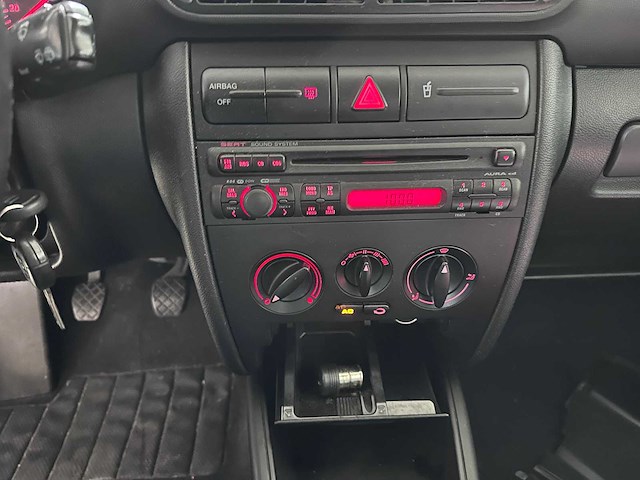 Seat - leon - 1.6-16v sport - 17-lv-sb- 2003 - afbeelding 1 van  1