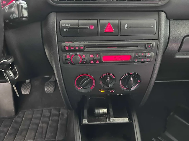 Seat - leon - 1.6-16v sport - 17-lv-sb- 2003 - afbeelding 4 van  18
