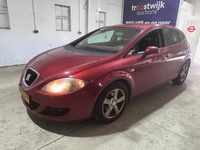 Seat - leon - 1.6 sport - 81-gdj-7- 2008 - afbeelding 1 van  19