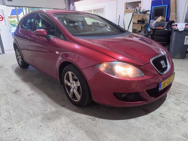 Seat - leon - 1.6 sport - 81-gdj-7- 2008 - afbeelding 16 van  19