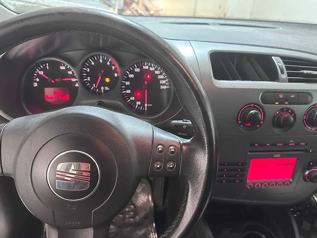 Seat - leon - 1.6 sport - 81-gdj-7- 2008 - afbeelding 19 van  22