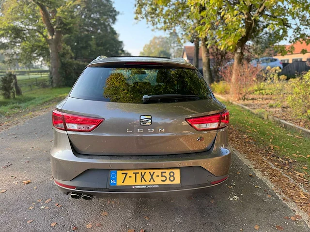 Seat - leon st - 1.4 tsi fr business - 2014 - 7-tkx-58 - afbeelding 11 van  14