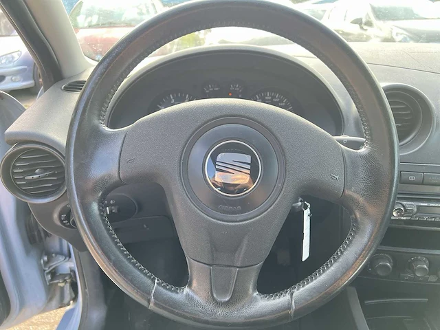 Seat ibiza 1.4-16v sport 2003 | 37-nh-nh - afbeelding 2 van  23