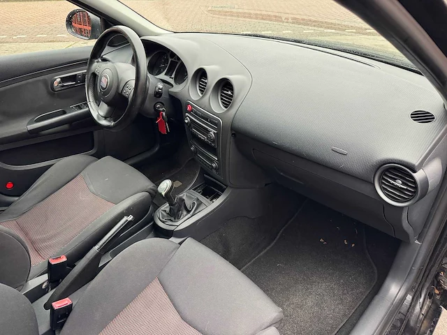 Seat ibiza 1.4-16v sport, 33-sv-bj - afbeelding 15 van  15