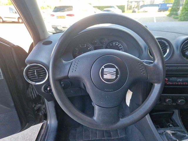 Seat ibiza 1.4-16v stella 2004 | 46-nn-nk - afbeelding 2 van  21