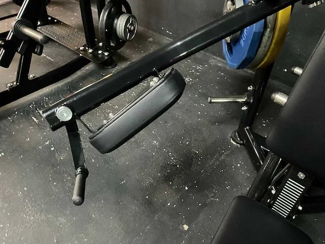 Seated side raise - afbeelding 7 van  10