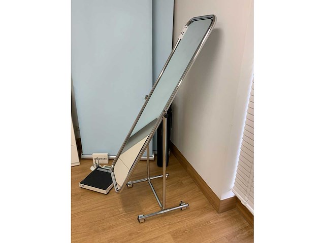 Seca spiegel, doktersweegschaal en banners - afbeelding 2 van  5