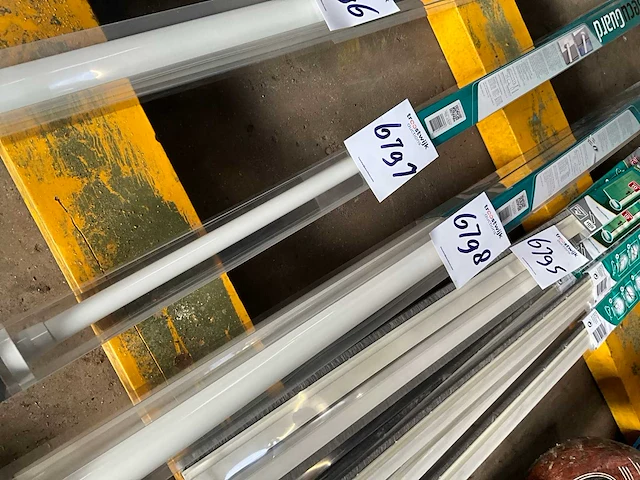 Secuguard - doorvalbeveiliging slimline - 1006mm in de dag wit - deurbeslag ramen en deuren (2x) - afbeelding 2 van  3