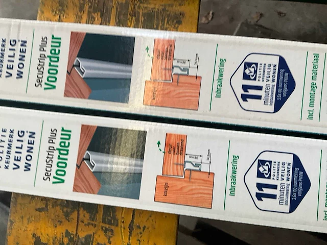 Secustrip - anti-inbraakstrip - plus 2050mm voordeur binnendraaiend zwartgrijs - deurbeslag ramen en deuren (2x) - afbeelding 3 van  3