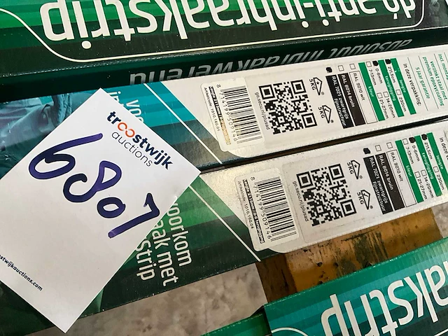 Secustrip - anti-inbraakstrip - plus 2115mm achterdeur buitendraaiend terugligging 0-6mm zwartgrijs - deurbeslag ramen en deuren (2x) - afbeelding 2 van  3