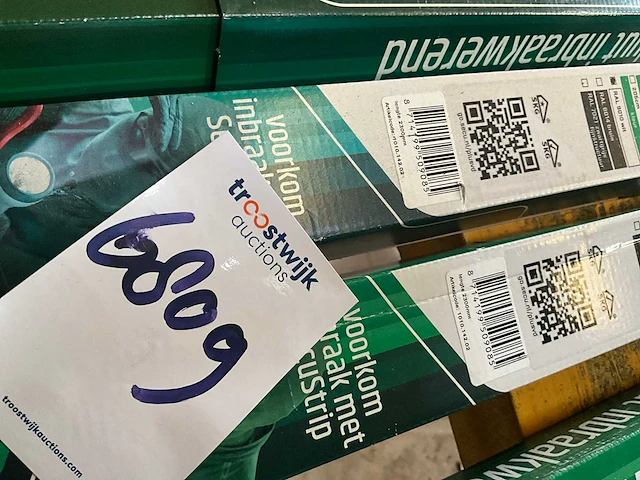 Secustrip - anti-inbraakstrip - plus 2300mm voordeur binnendraaiend wit - deurbeslag ramen en deuren (2x) - afbeelding 2 van  3