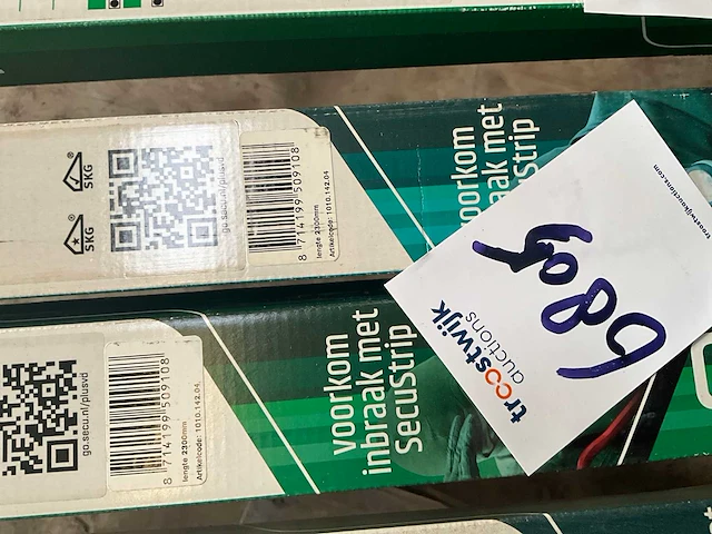Secustrip - anti-inbraakstrip - plus 2300mm voordeur binnendraaiend zwartgrijs - deurbeslag ramen en deuren (2x) - afbeelding 2 van  3