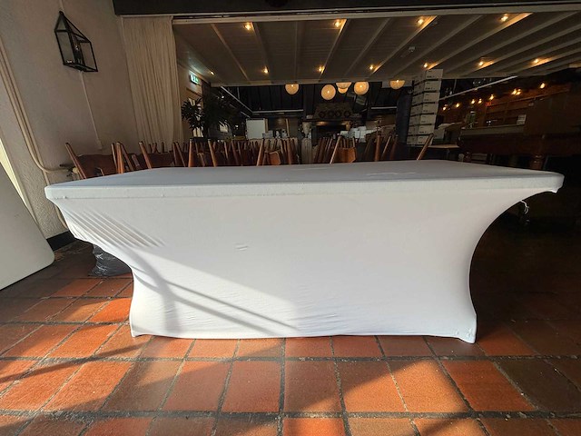 Sediamo inklapbare kunststof restauranttafels met bijpssende tafelrok (4x) - afbeelding 1 van  4