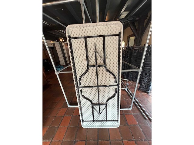 Sediamo inklapbare kunststof restauranttafels met bijpssende tafelrok (4x) - afbeelding 3 van  4