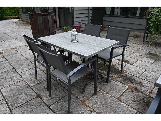 Sediamo terrasset bestaande uit 19 terrastafels en 76 terrasstoelen - afbeelding 8 van  12