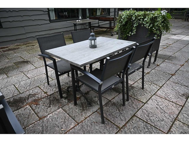 Sediamo terrasset bestaande uit 19 terrastafels en 76 terrasstoelen - afbeelding 10 van  12