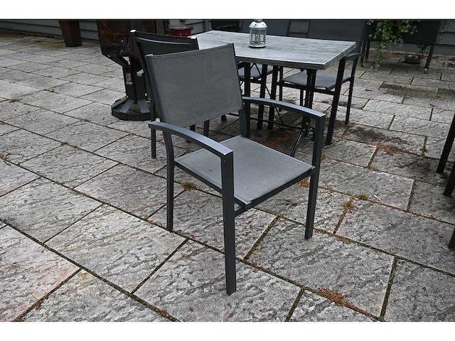 Sediamo terrasset bestaande uit 19 terrastafels en 76 terrasstoelen - afbeelding 5 van  6