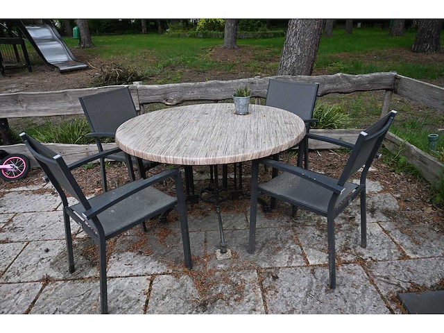Sediamo terrasset bestaande uit 7 ronde terrastafels en 28 terrasstoelen - afbeelding 4 van  6