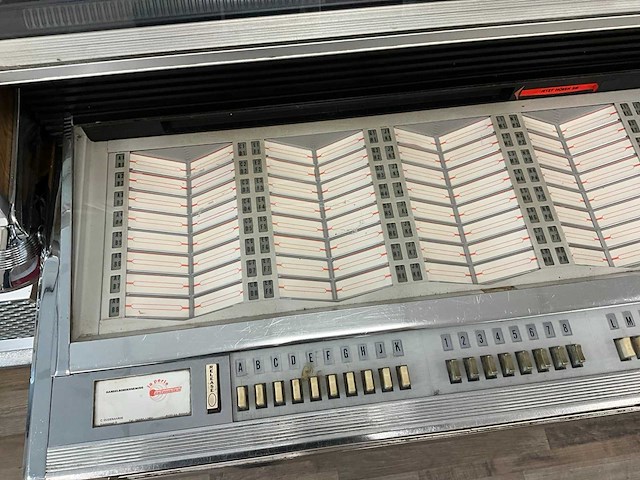 Seeburg ess160 stereo showcase jukebox - afbeelding 3 van  8