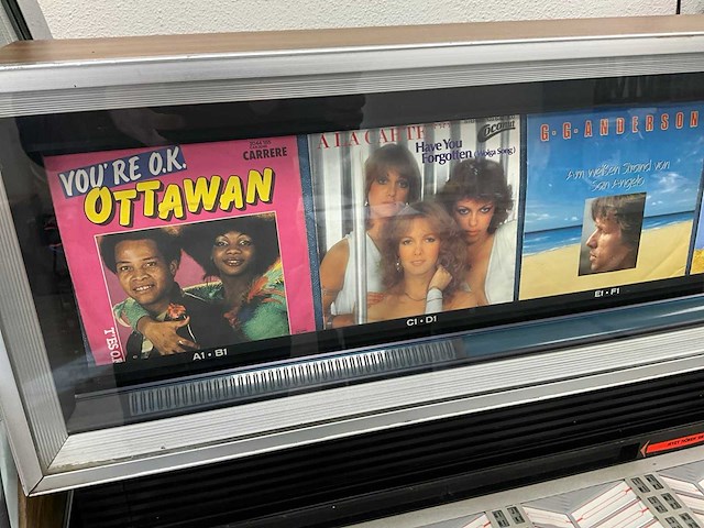 Seeburg ess160 stereo showcase jukebox - afbeelding 6 van  8