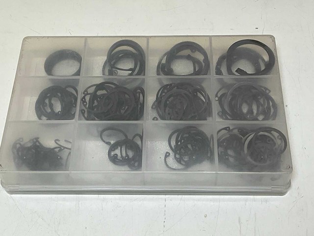 Seeger box met diverse borgringen 170 stuks (2x) - afbeelding 2 van  3