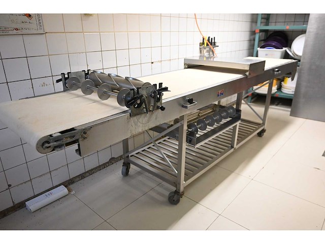 Seewer rondo sft 261 a rvs croissant uitrol snijtafel - afbeelding 1 van  12