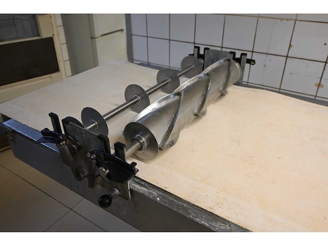 Seewer rondo sft 261 a rvs croissant uitrol snijtafel - afbeelding 7 van  12
