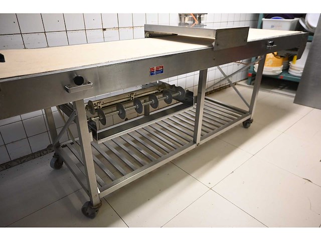 Seewer rondo sft 261 a rvs croissant uitrol snijtafel - afbeelding 10 van  12